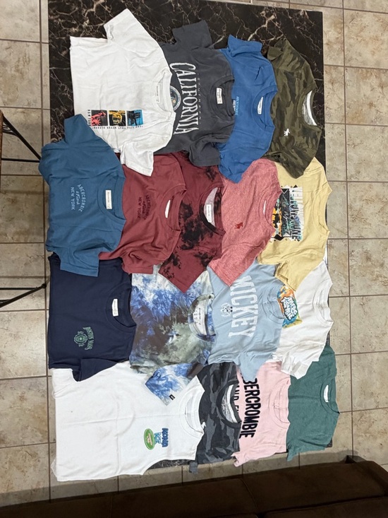 Abercrombie & Fitch Other - Assorted Kids Graphic Tee - Multicolor